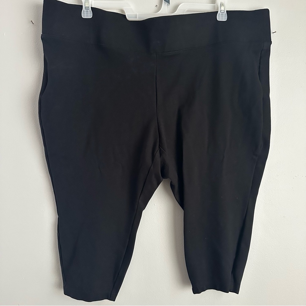 Torrid Womans 4XS Plus Pants Cropped Stretch Black Pull On Pockets Ponte 4 short
